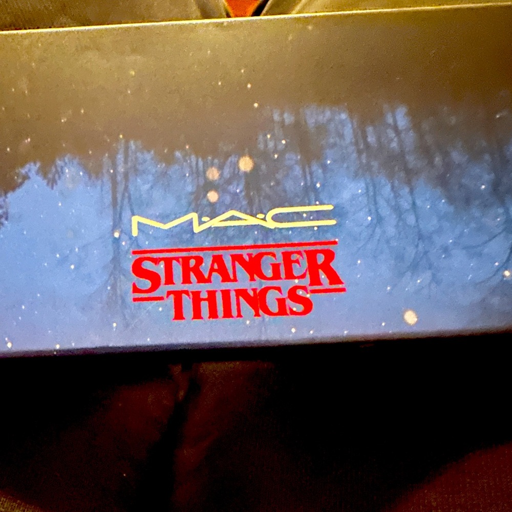 MAC Stranger Things Hawkins Tigers  eyeshadow Palette season 4 nwot
